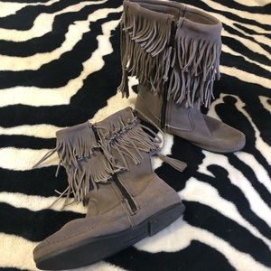 Minnetonka Grey Suede boots size 10
